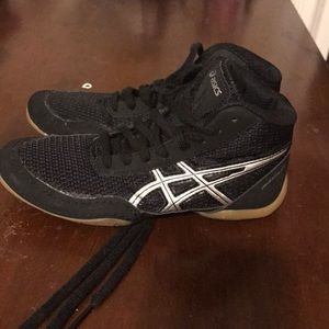 Almost new ASICS boys wrestling shoes size 12